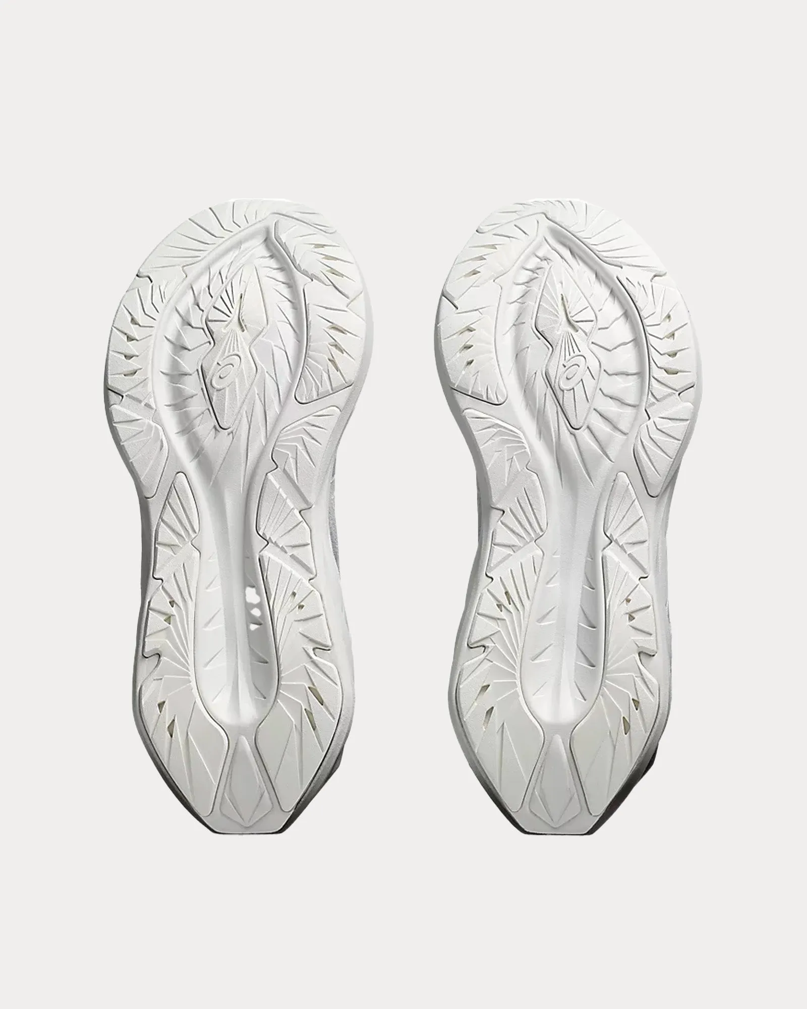 Novablast 4 Platinum Real White / Pure Silver Running Shoes